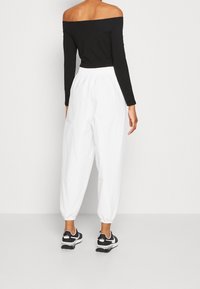 Nike Sportswear Träningsbyxor - white