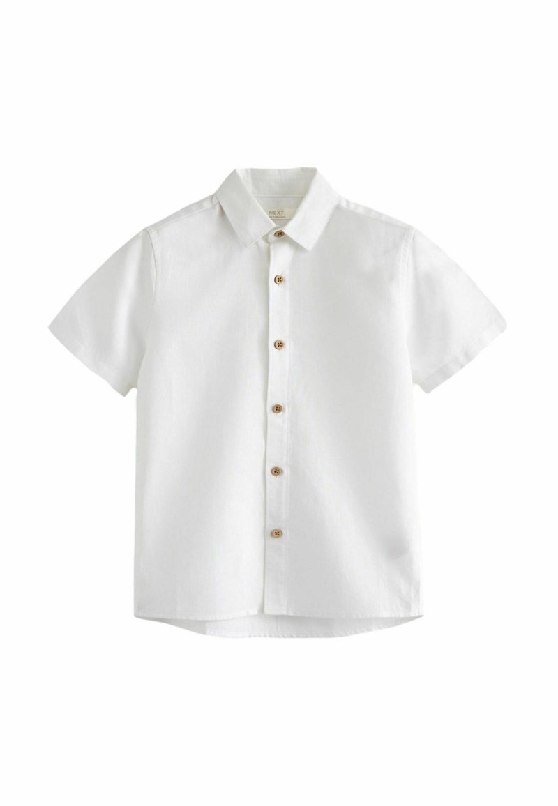 Chemise blanche à manches courtes avec col et cinq boutons marron sur le devant.