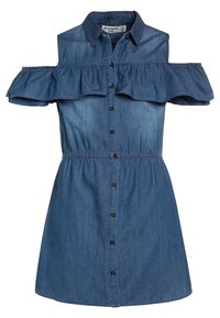 Jeanskleid mit kurzen Ärmeln, schulterfreiem Design, Rüschendetails, Knopfleiste, elastischem Bund, blauer Farbe und glatter Textur.