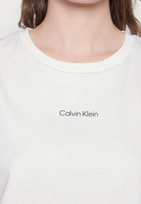 Calvin Klein MICRO biały
