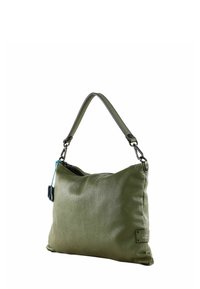 Borsa in pelle verde oliva con finitura texturizzata, zip nera, tracolla regolabile e un piccolo pezzo decorativo blu sul lato.