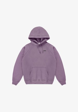 Fioletowa bluza z kapturem, z przednią kieszenią kangurką, regulowanym kapturem ze sznurkiem i czarnym logo na lewej piersi. Miękka tkanina o luźnym kroju.