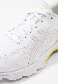 ASICS Zapatillas running asfalto - white