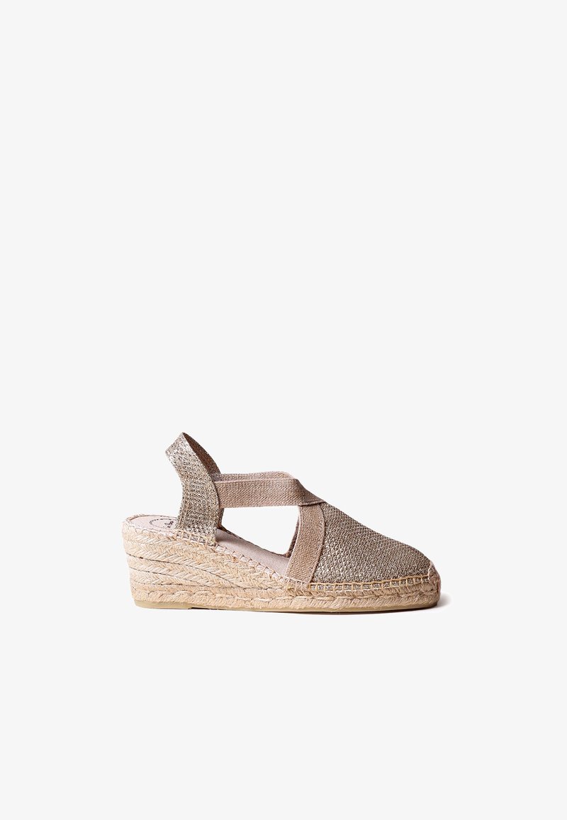 Sandale espadrille compensée avec tige en tissu tissé beige, brides élastiques et semelle en jute tressé, vue de profil gauche sur fond blanc.
