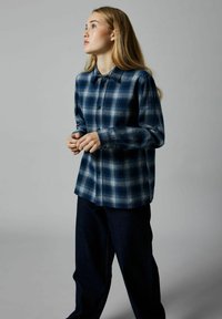 LMTD KARIERTE - Bluza s gumbima - pageant blue