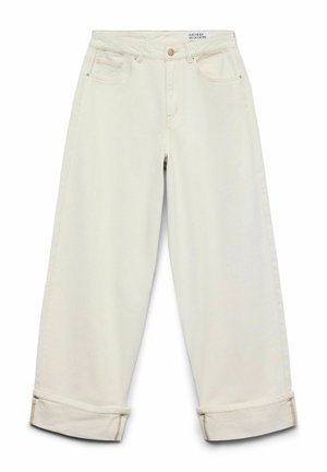 Jean en denim crème à jambes larges avec ourlets retroussés, poches avant, passants pour ceinture et fermeture à bouton à la taille.