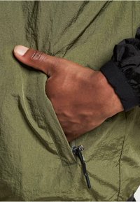 UNFAIR ATHLETICS Poletna jakna - black green