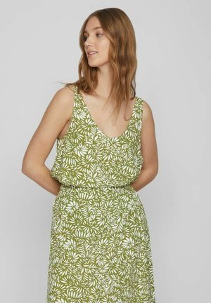 Grünes Blumenkleid mit V-Ausschnitt und ärmellosem Design, mit einem sich wiederholenden Muster aus weißen Blumen und einer lockeren Passform.