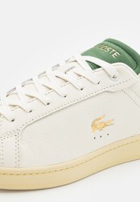 Lacoste CARNABY PRO  - Tenisky - off white