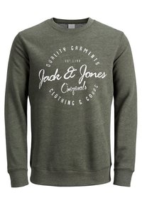 Sudadera de algodón verde con mangas largas, cuello redondo y logo impreso en blanco que dice "Jack & Jones" en un diseño circular en la parte delantera.