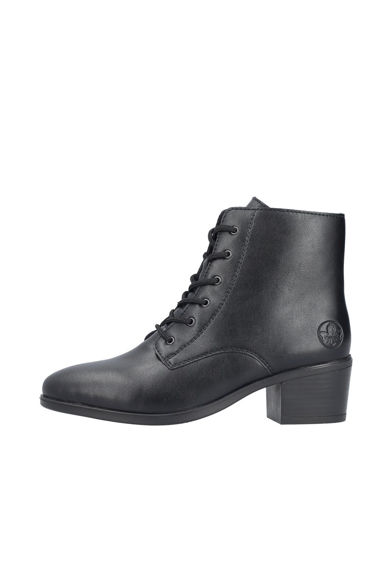 Bottines noires à lacets en cuir lisse, avec un bout arrondi, un petit talon commodité et un accent logo circulaire sur le côté.