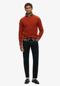 Superdry & Co TEXTURED CREW - Strickpullover - autumnal orange