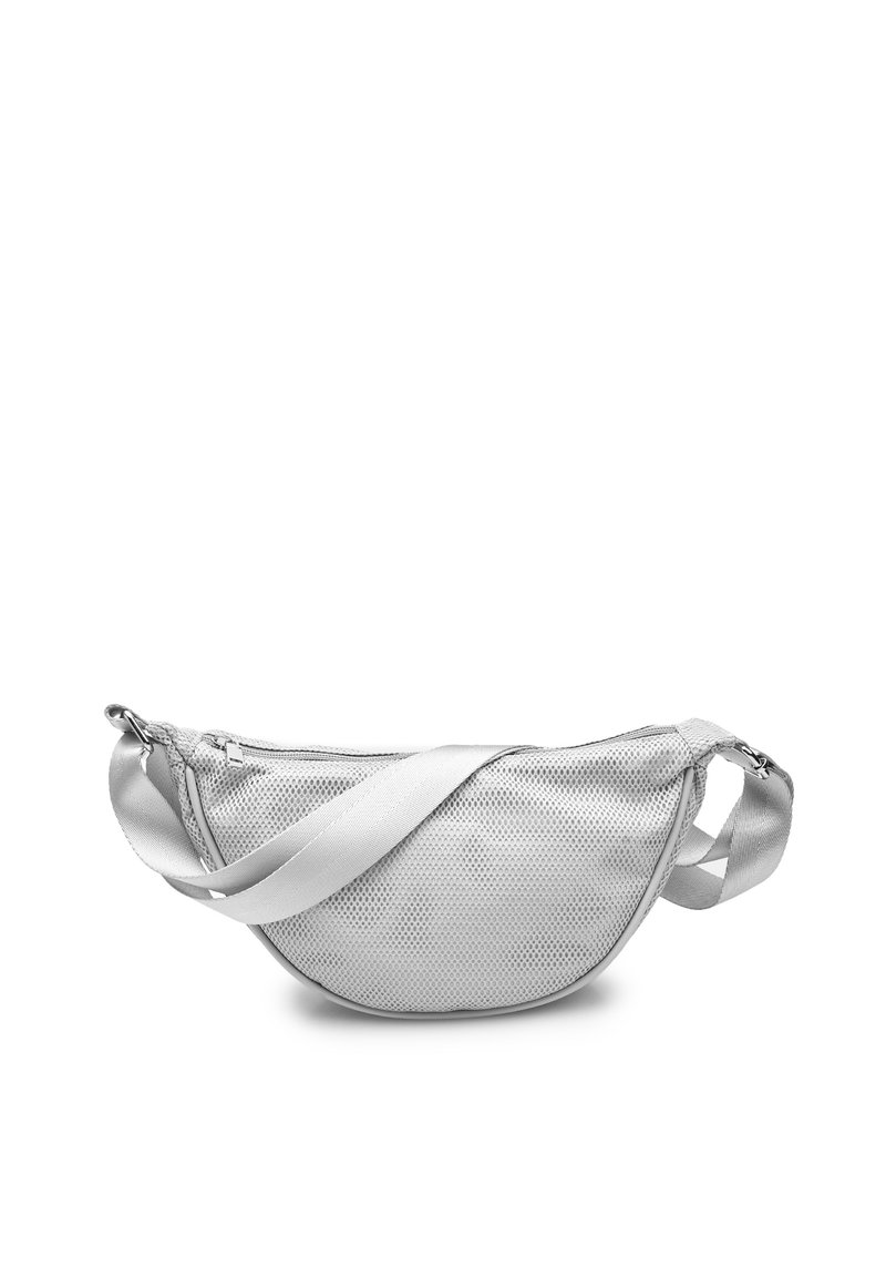 Borsa a tracolla argentata con zip, design a rete testurizzata, forma curvata e tracolla regolabile. Presenta una superficie liscia e uno stile elegante.
