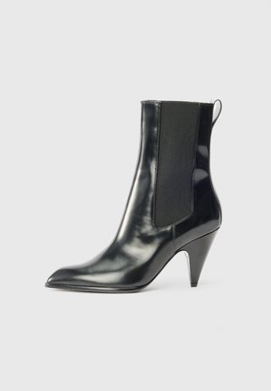 Magassarkú bokacsizmák - black