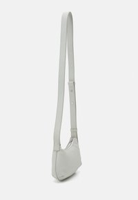 Calvin Klein SOFT CROSSBODY - Τσάντα χιαστί - pearl grey