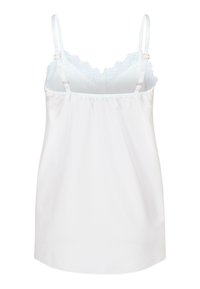 Witte cami met verstelbare bandjes, voorzien van een kanten halslijn en een zachte textuur; relaxed fit met een lichte gathering bij de buste.