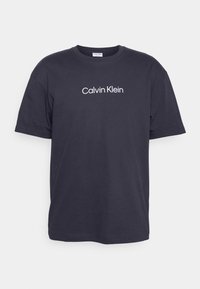 - T-shirt z nadrukiem