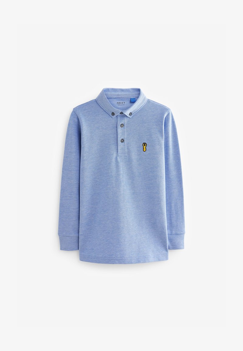 Polo a maniche lunghe blu realizzato in tessuto testurizzato, con colletto, pattini a tre bottoni e un piccolo logo giallo ricamato sul petto.