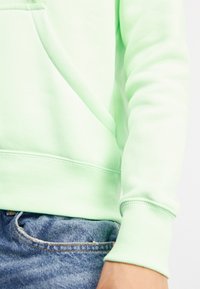 Nike Sportswear HOODIE - Pulover s kapuco - vapor green