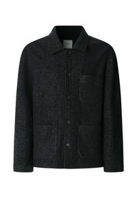 Ciemnoszara wełniana koszula zapinana na guziki z kołnierzem i trzema przednimi kieszeniami, dwiema dużymi na dole i jedną mniejszą na piersi.