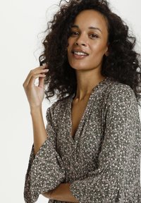 Kaffe KABERNA AMBER - Rochie de zi - green/pink petitefleur print