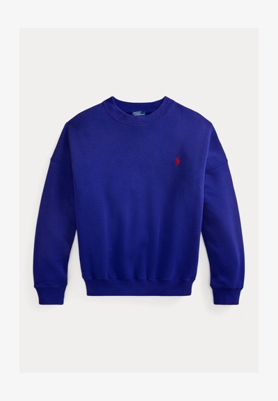 Φούτερ σε βασιλικό μπλε χρώμα από βαμβάκι, με στρογγυλή λαιμόκοψη, ριμπ μανσέτες και τελείωμα, και μικρό κόκκινο λογότυπο στο στήθος. Λείο ύφασμα.