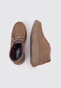 CallagHan Zapatos con cordones - brown