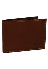 Ruskea nahkalompakko, jossa on sileä pinta, korostettuna ompelu kaarilla ja kohokuvioidulla brändäyksellä. Kompakti malli avoimella ylhäällä.