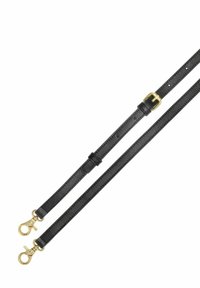 Czarny pleciony pasek z regulowanym zapięciem, posiadający dwa złote klipsy na każdym końcu do mocowania. Gładka faktura z detalem w wzór.