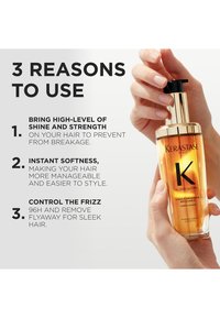 Huile capillaire Kerastase Elixir Ultime dans un flacon en verre transparent avec des accents dorés, doté d'une pompe noire sur le dessus et d'un liquide ambré à l'intérieur.