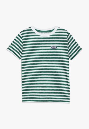 Kortærmet grøn- og hvidstribet T-shirt med rund halsudskæring og lille "PEPE" logo på venstre bryst.