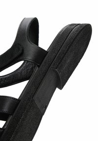 Derimod Sandalias - black