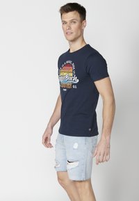 Koroshi SHORT SLEEVE  - Marškinėliai su spaudiniu - navy