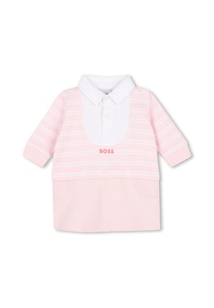 Pelele de bebé de manga larga rosa y blanca con cuello y botones, rayas horizontales en la parte superior y logo "BOSS" en el pecho.