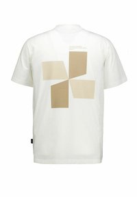 Wit T-shirt met korte mouwen met abstracte beige geometrische vormen die op de rug een windmolenpatroon vormen.