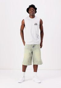 Thumbnail Image 2
