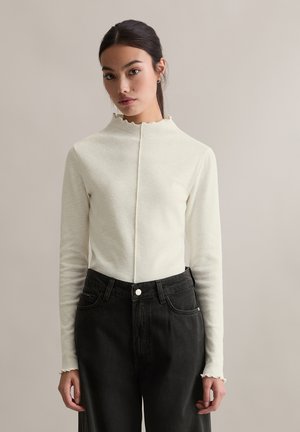 - Bluzka z długim rękawem