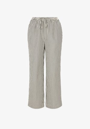 Löysät housut, joissa mustavalkoiset pystysuorat raidat, joustava vyötärö ja etuosa, jossa kiristysnaru.