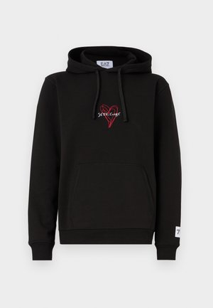 Haut à capuche noir en matériau doux, doté d'une poche avant, d'une capuche avec cordon de serrage et d'un graphique en forme de cœur rouge avec le texte "SETTE.CORE".