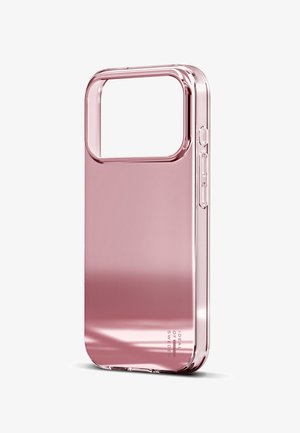 Läpinäkyvä vaaleanpunainen puhelimen suojakuori, jossa on neliön muotoinen aukko, sileä pinta, pyöristetyt reunat ja sivulla painikkeiden avaustilat toiminnallisuutta varten.