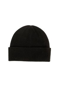 Czarna dzianinowa czapka beanie z prążkowaną teksturą. Posiada złożony mankiet u podstawy, zachowując zaokrąglony wierzch. Równomierne, spójne przeszycia przez cały czas.