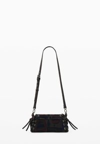 Donkere stoffen schoudertas met een textuur, voorzien van vetersluitingen, verstelbare strap en een rechthoekige vorm. Desigual-logo zichtbaar.