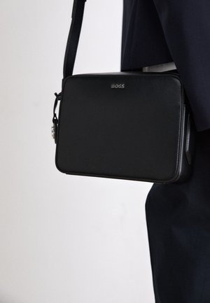 LIRIEL CROSSBODY - Umhängetasche - black