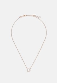 Collana in oro rosa con ciondolo circolare decorato da una pietra trasparente racchiusa da piccoli accenti scintillanti. Chiusura regolabile per la lunghezza.