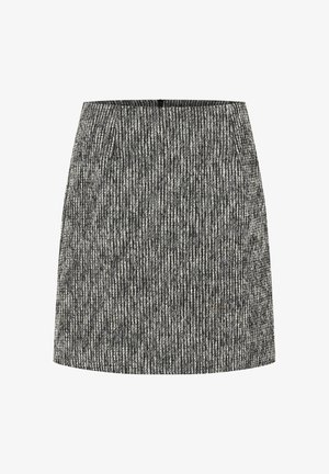 Pelēkbalta svītraina mini svārki ar gludu auduma tekstūru, kas piedāvā pieguļošu jostu un vienkāršu A formas siluetu.