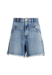 Pantalones cortos de mezclilla en azul claro con tiro alto, cinco bolsillos y dobladillo deshilachado. Diseño clásico con textura desvaída y detalles de costura en contraste.