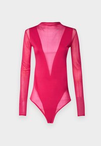 Bodysuit z dolgimi rokavi iz prosojnega vroče rožnatega blaga, z globokim V-izrezom in visokimi odprtinami na nogah, z gladko teksturo in prilegajočim dizajnom.