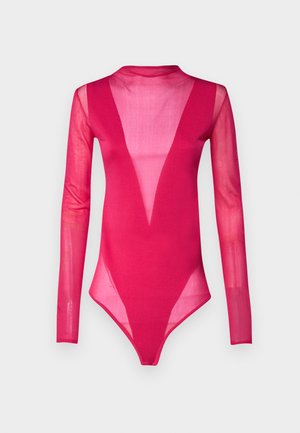 Langermet bodysuit i gjennomsiktig knallrosa stoff, med dyp V-hals og høytkuttede benåpninger, med glatt tekstur og tettsittende design.