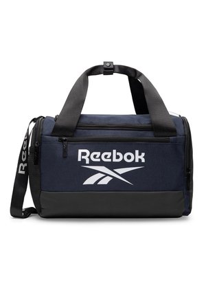 Torba sportowa Reebok w kolorze granatowym i czarnym, z podwójnymi uchwytami, regulowanym paskiem na ramię, przednią kieszenią na zamek oraz logo Reebok na przednim panelu.
