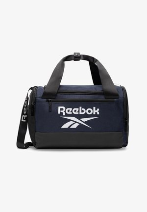 Torba sportowa Reebok w kolorze granatowym i czarnym, z podwójnymi uchwytami, regulowanym paskiem na ramię, przednią kieszenią na zamek oraz logo Reebok na przednim panelu.
